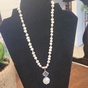 PEARL NECKLACE WITH BAROQUE SHAPED PEARLS  CREAM/WHITE